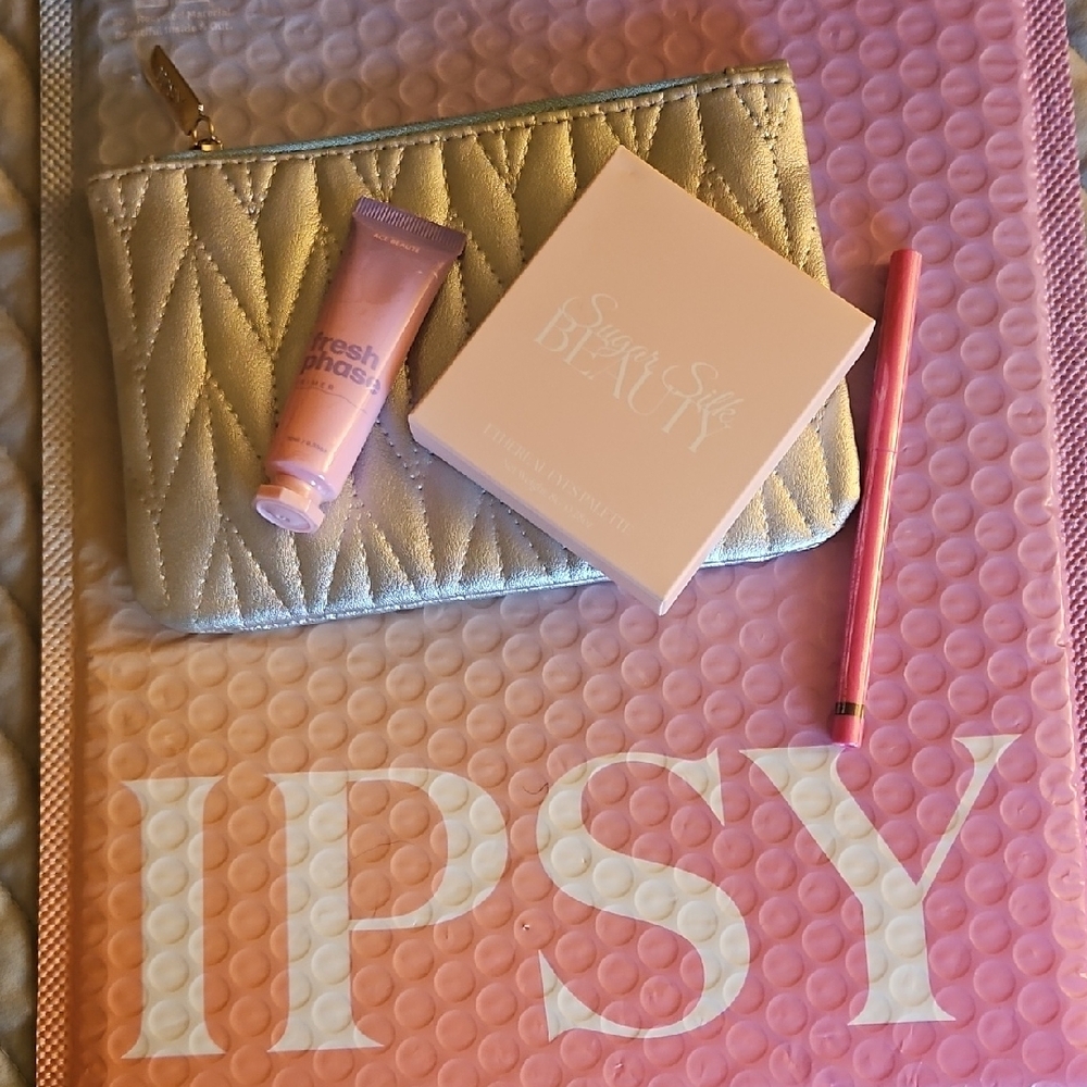 Ipsy Glam Set with Silver Pouch